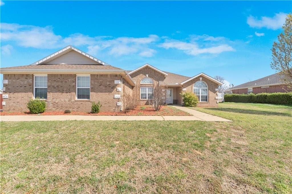 3 bedroom house for sale at 1901 SW Columbus Rd Bentonville - $395,000
