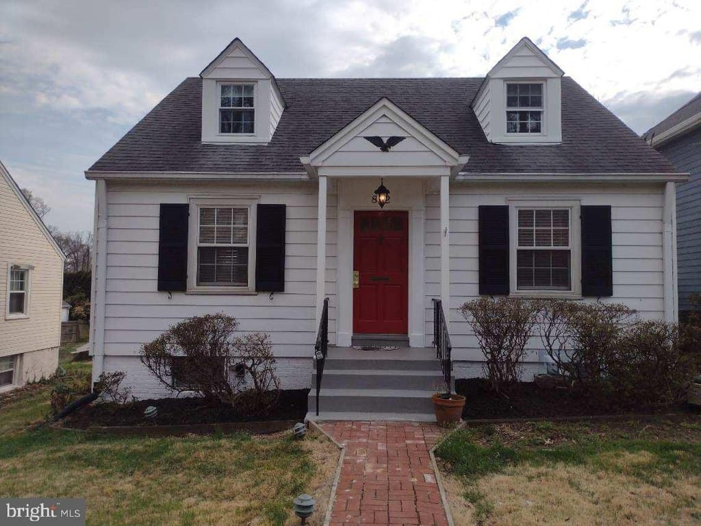4 bedroom house for sale at 812 Forest Glen Rd Silver Spring 20901 - $669,000