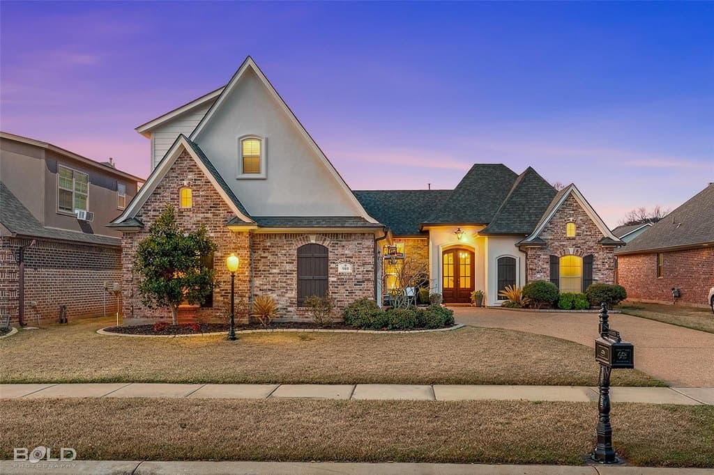 4 bedroom house for sale at 918 Royal Cir Bossier City - $434,900