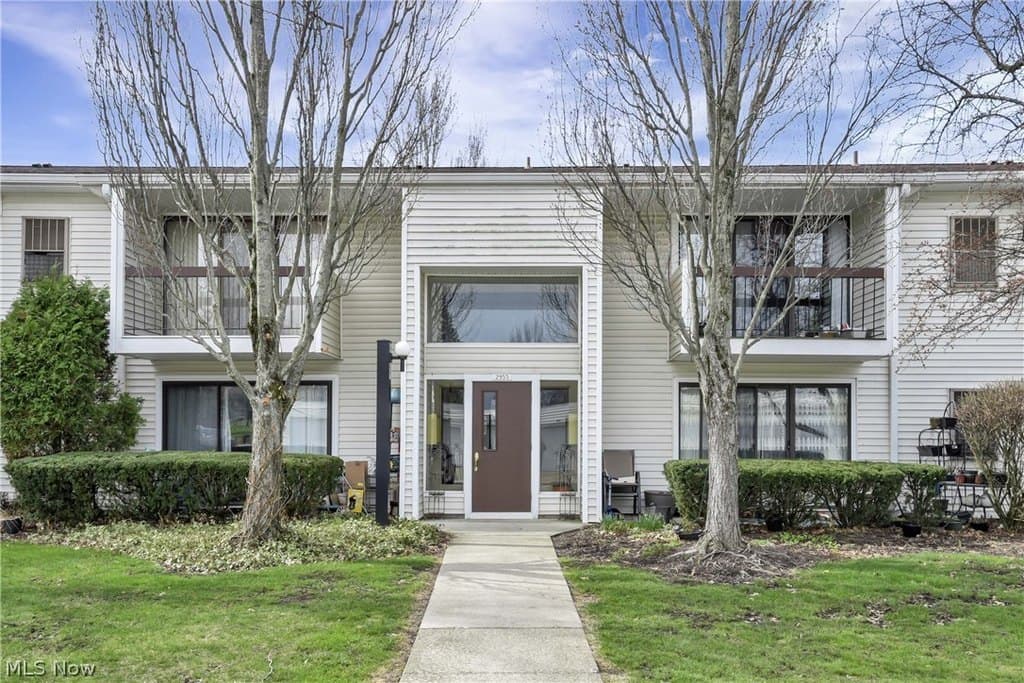 2 bedroom condo for sale at 2955 N Bay Dr Apt H4 Westlake 44145 - $220,000
