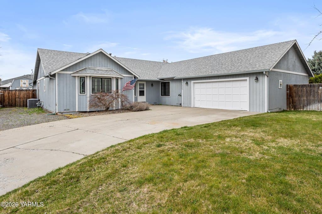 4 bedroom house for sale at 7505 Olmstead Ct Yakima - $425,000
