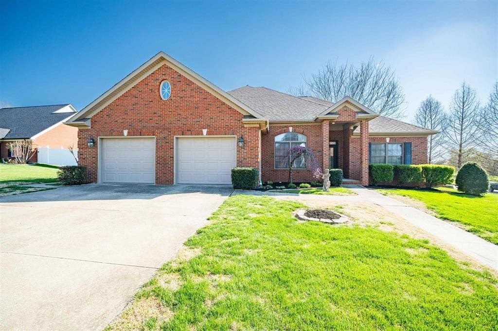 3 bedroom house for sale at 2865 Glencrest Dr Owensboro 42303 - $389,900