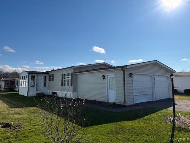 3 bedroom mobile home for sale at 56 Golden Pond Est Akron - $42,900