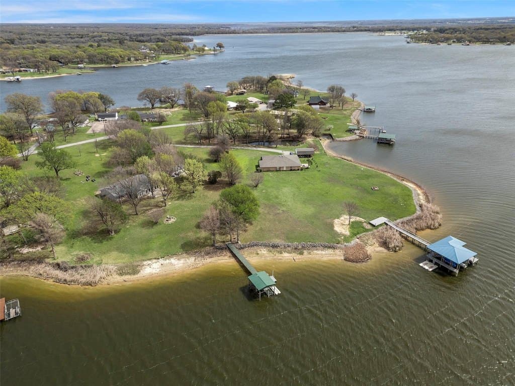 3 bedroom house for sale at 2110 Beavers Pt Bonham - $729,900