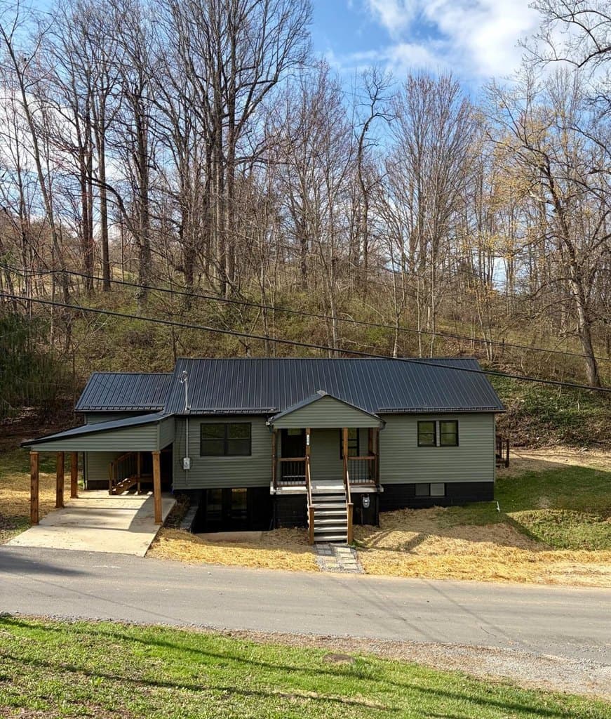 4 bedroom house for sale at 150 4th St Bradley - $199,900
