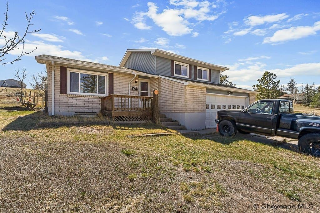 4 bedroom house for sale at 10507 E Polo Plate Cheyenne - $440,000