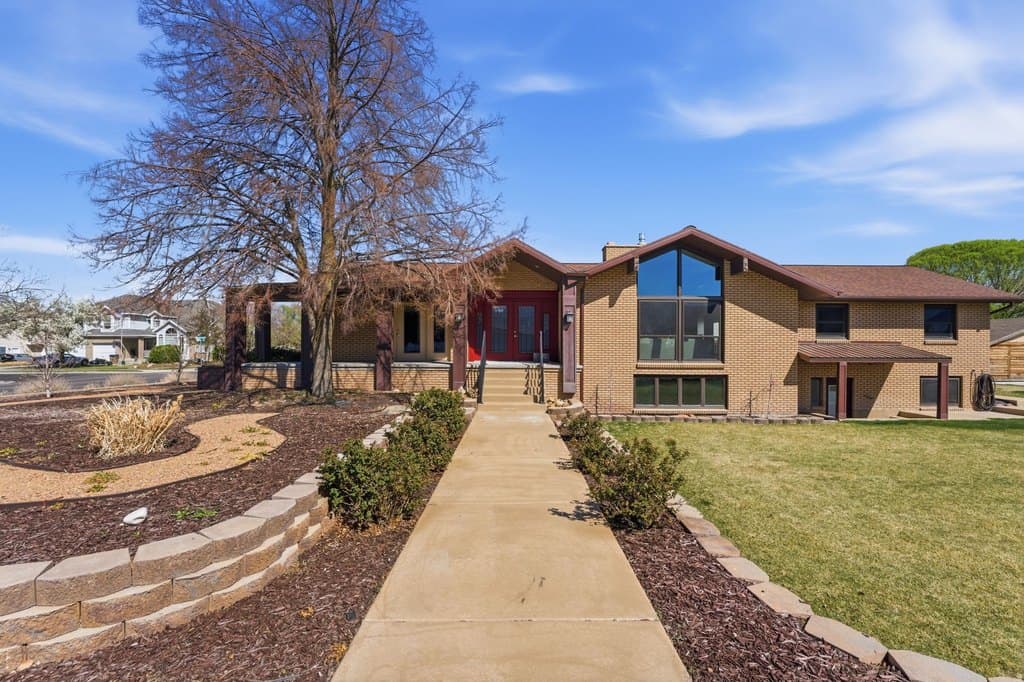 4 bedroom house for sale at 12615 S 600 E Draper - $899,000