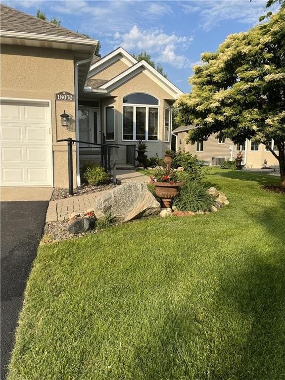 3 bedroom townhouse for sale at 18070 39th Pl N Plymouth 55446 - $534,900