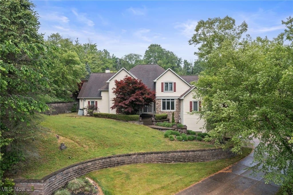 4 bedroom house for sale at 769 Village Trl Mayfield - $949,000