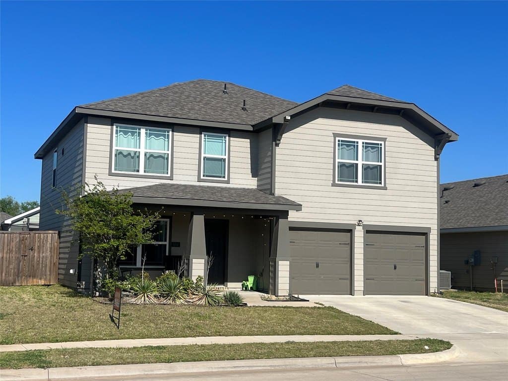 4 bedroom house for sale at 604 Mayfield Dr Cleburne 76031 - $349,900