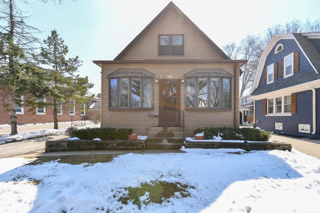 3 bedroom house for sale at 6919 W Bluemound Rd Wauwatosa - $319,000