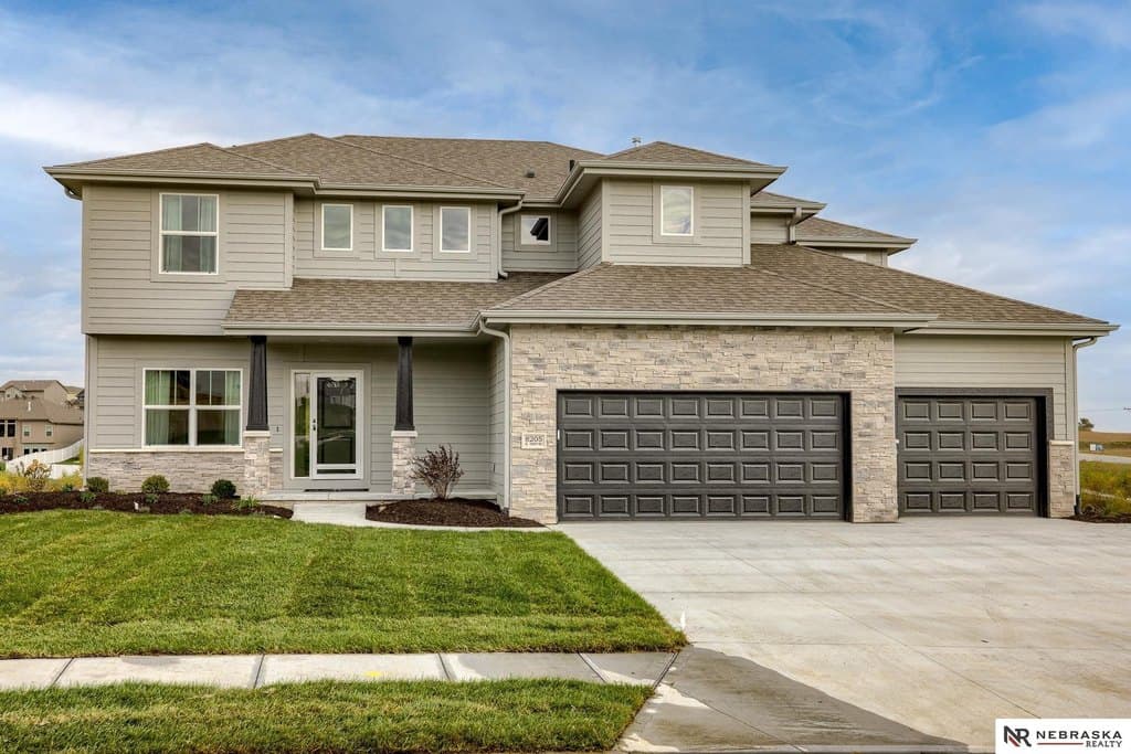 5 bedroom house for sale at 13612 S 51st Cir Papillion 68133 - $543,000