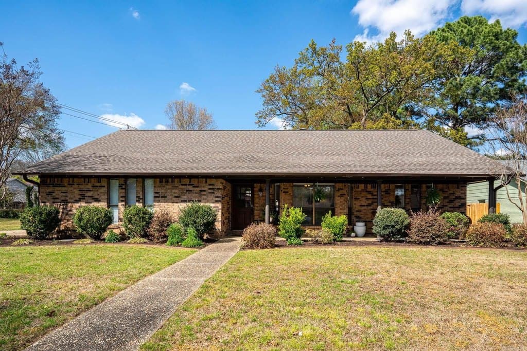4 bedroom house for sale at 104 Country Club Rd Conway 72034 - $299,000