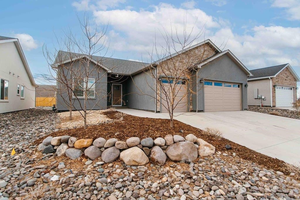 4 bedroom house for sale at 1427 Blue Creek Ave Montrose 81401 - $459,000