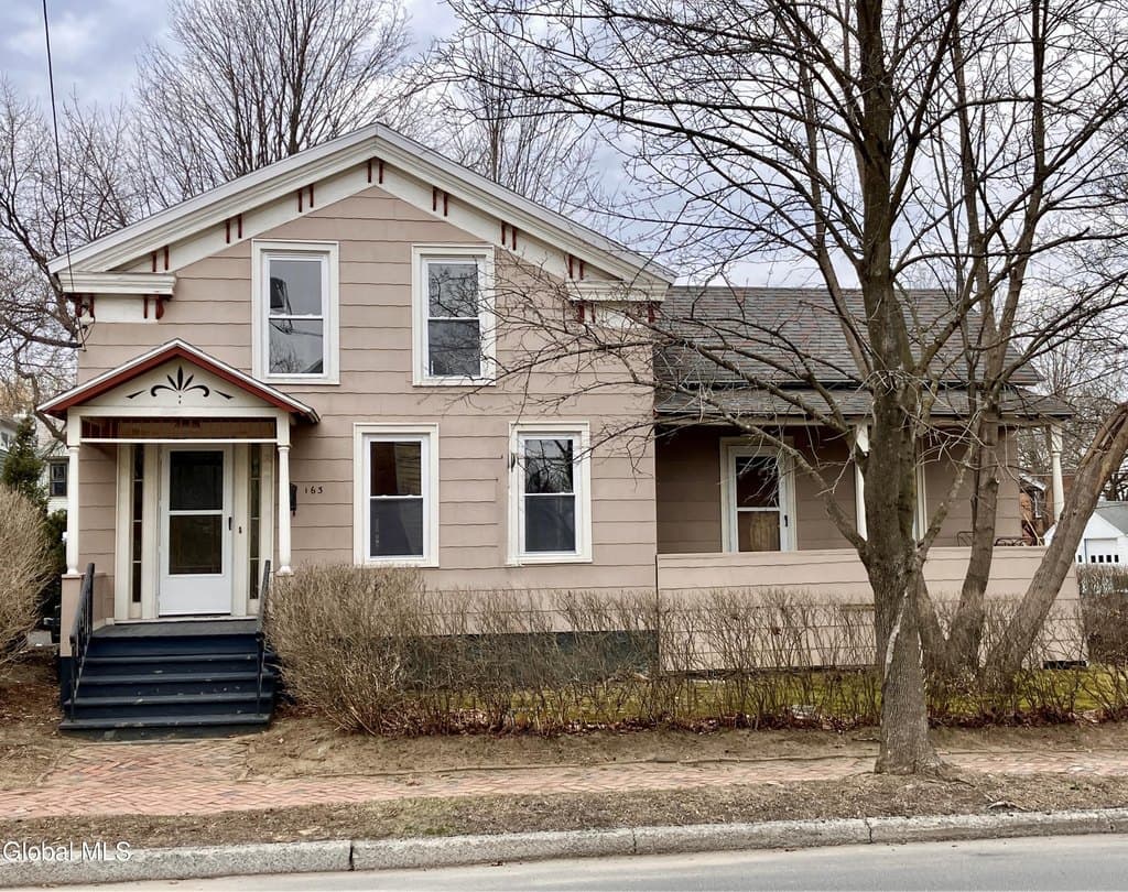 4 bedroom house for sale at 163 Grand Ave Saratoga Springs 12866 - $699,000