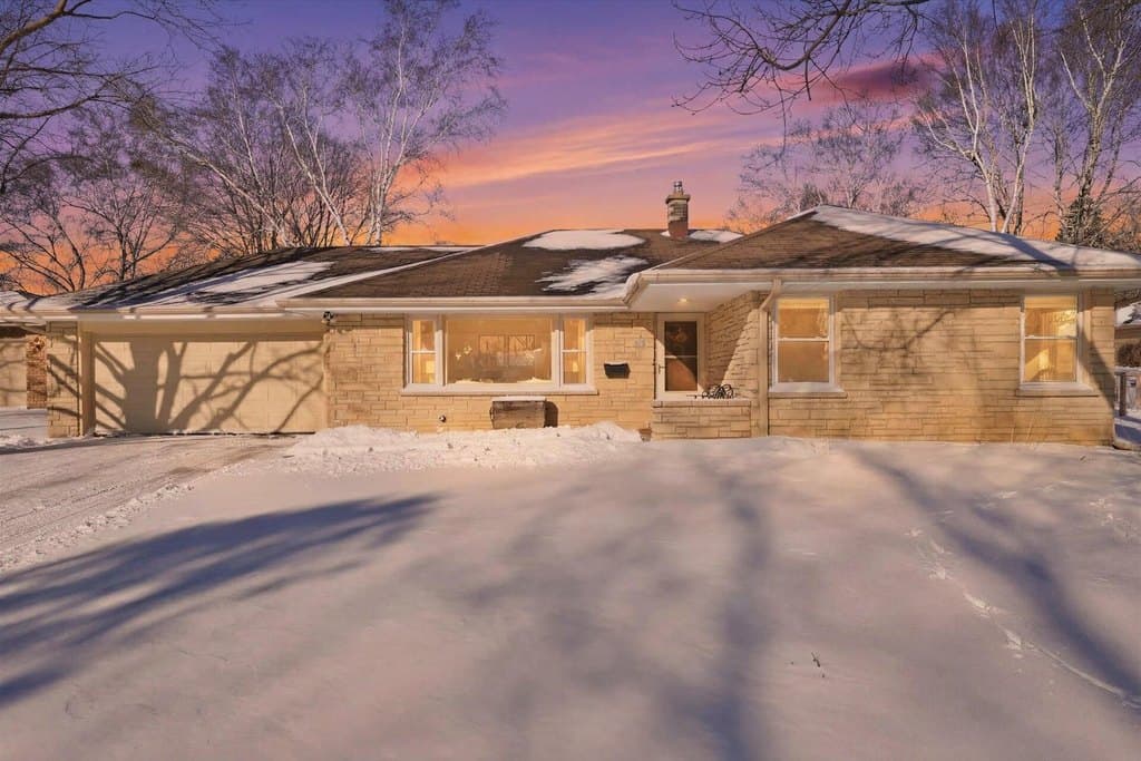 3 bedroom house for sale at 963 14th Ave Grafton 53024 - $359,000