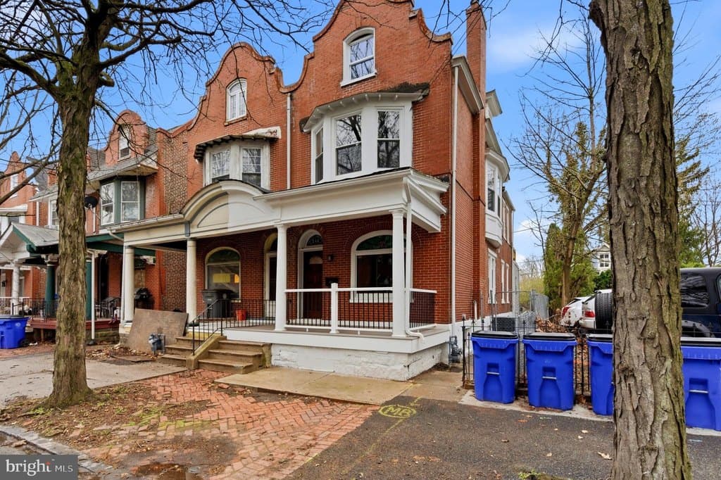 5 bedroom townhouse for sale at 111 Hanover Dr Pottstown 19464 - $290,000
