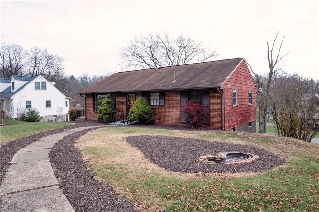 3 bedroom house for sale at 145 Fairlane Dr Big Beaver - $149,900