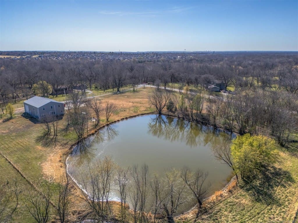 3 bedroom farm for sale at 9620 N 89th St E Owasso 74055 - $485,000