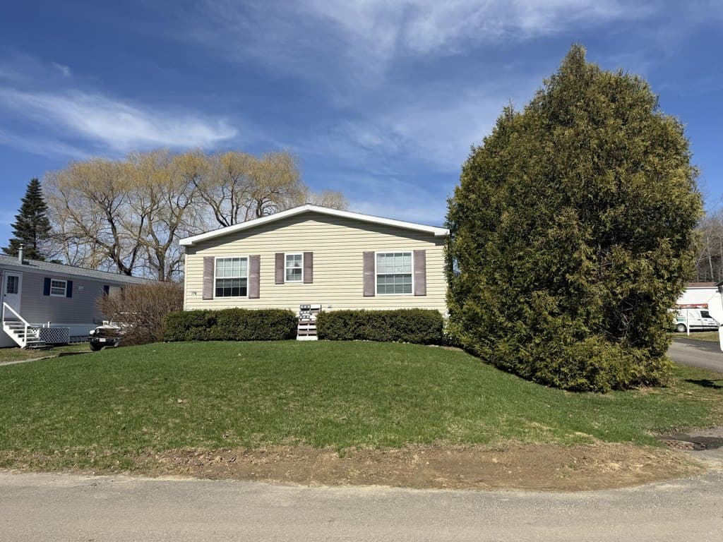 3 bedroom mobile home for sale at 19 N St Bangor 04401 - $189,000