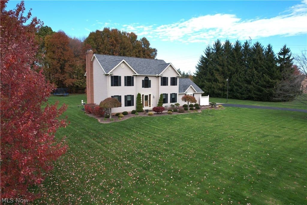 4 bedroom house for sale at 7700 Meadowood Dr Canfield - $550,000