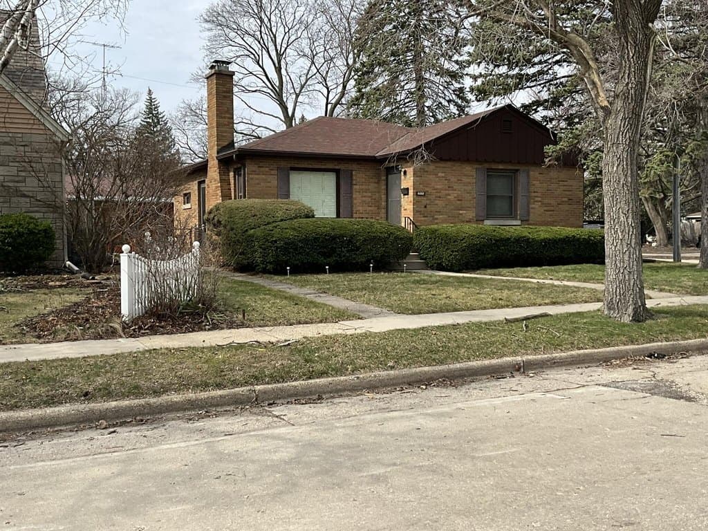 3 bedroom house for sale at 6502 43rd Ave Kenosha 53142 - $269,900