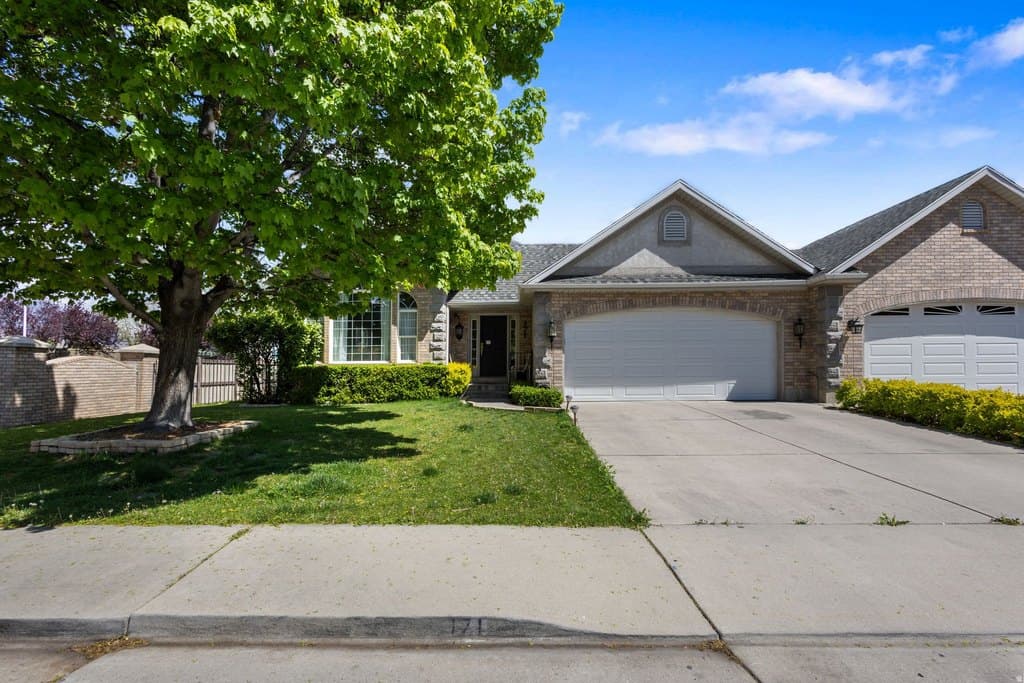 6 bedroom townhouse for sale at 171 S 165 W Orem 84058 - $648,000