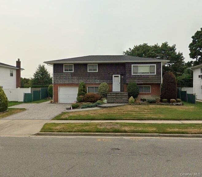 4 bedroom house for sale at 37 Evergreen Ave Bethpage - $799,999