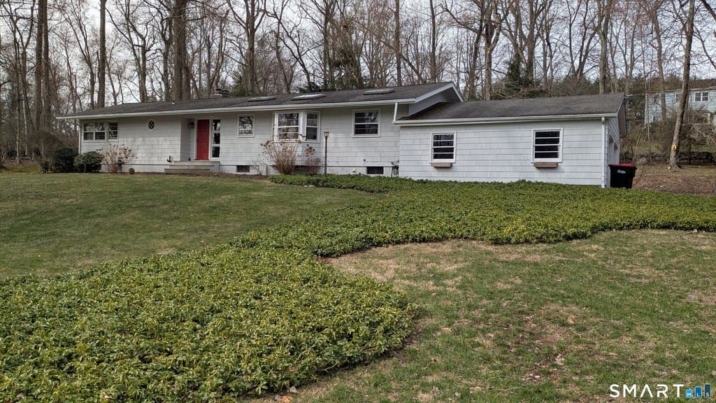 3 bedroom house for sale at 19 Cricklewood Ln Norwalk 06851 - $794,500