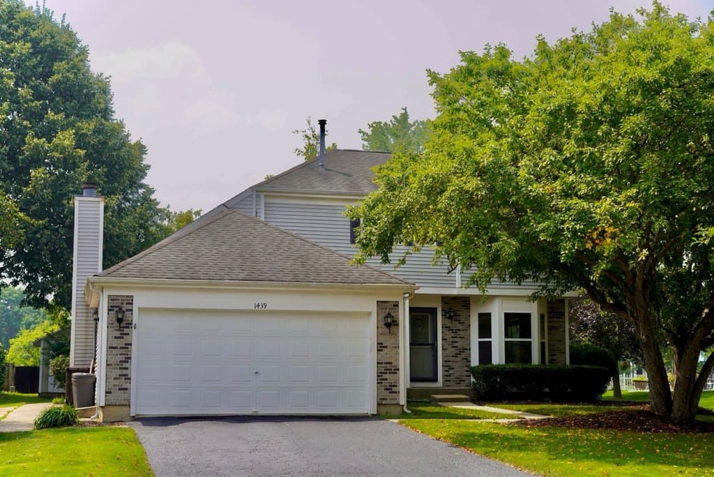 3 bedroom house for sale at 1439 Blue Heron Dr Crystal Lake 60014 - $399,999