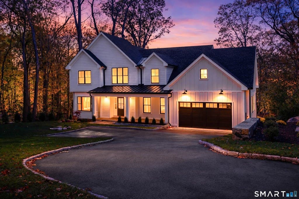 6 bedroom house for sale at 31 Rosano Rd Stamford - $2,149,000