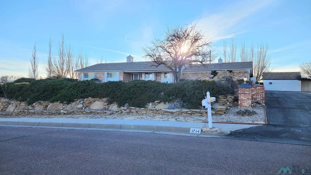 4 bedroom house for sale at 1714 Placida Dr Gallup 87301 - $352,000