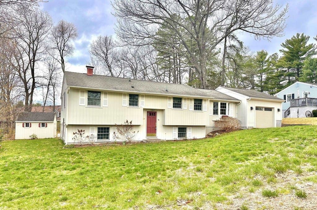 3 bedroom house for sale at 19 Pinewood Dr East Merrimack 03054 - $525,000