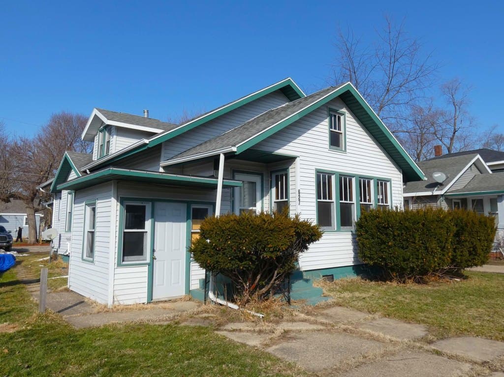 3 bedroom house for sale at 627 E Main St Benton Harbor - $134,900