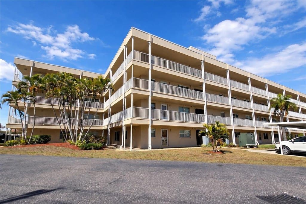 2 bedroom condo for sale at 9950 62nd Ter N Apt 319 Bay Pines - $139,888