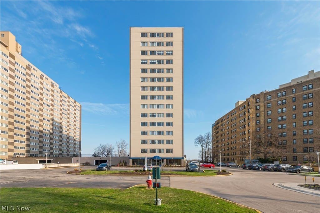 1 bedroom condo for sale at 12520 Edgewater Dr Apt 210 Lakewood 44107 - $69,900