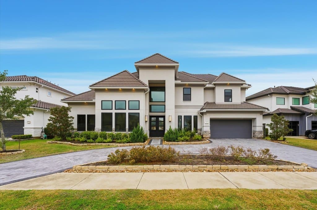 5 bedroom house for sale at 11 Laurel Wreath Trl Sugar Land 77498 - $1,699,900