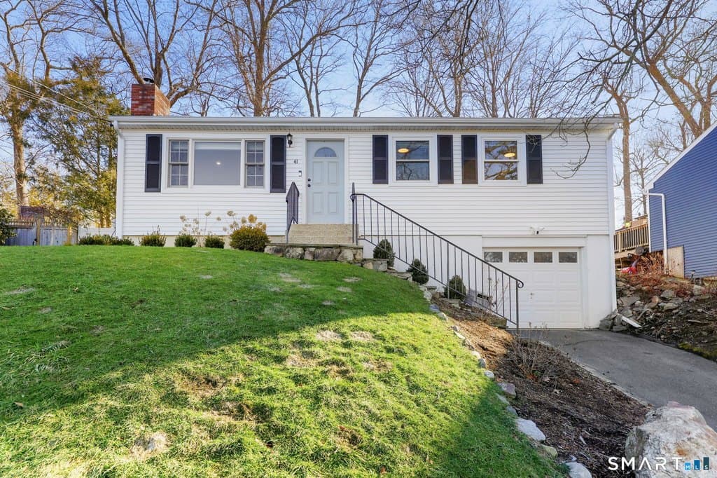 3 bedroom house for sale at 41 Skyline Dr Candlewood Shores - $485,000