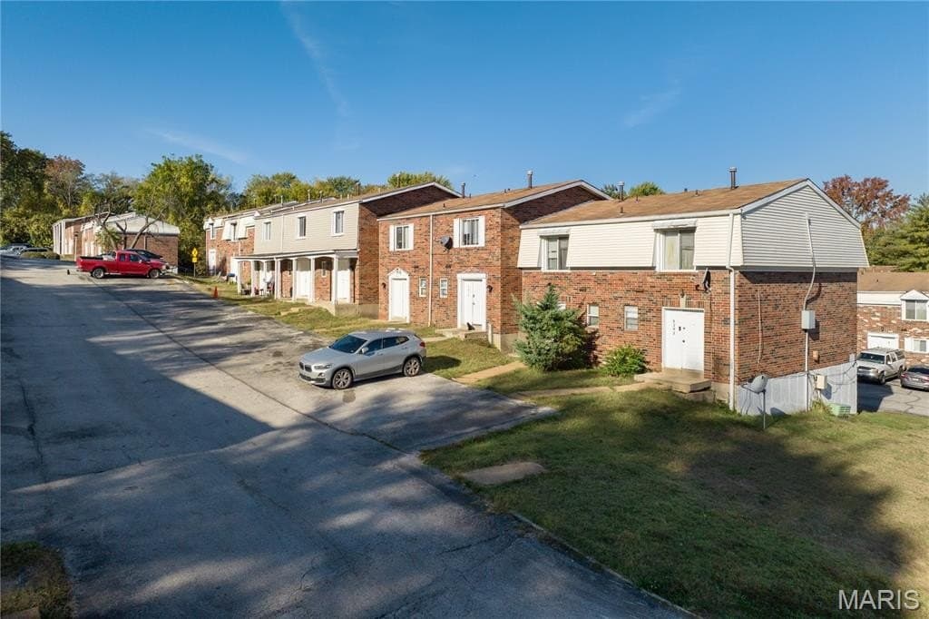 5 bedroom multi-family for sale at 9192 Vanity Fair Dr Bel-Ridge - $7,900,000