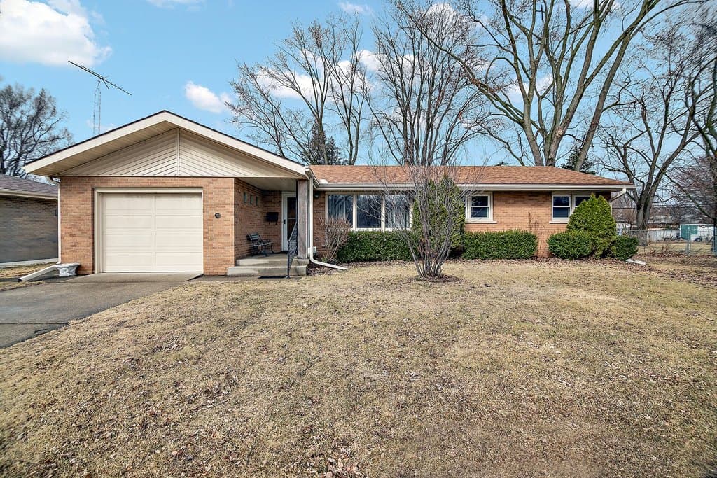 3 bedroom house for sale at 750 Bishop Ct Bradley - $219,500
