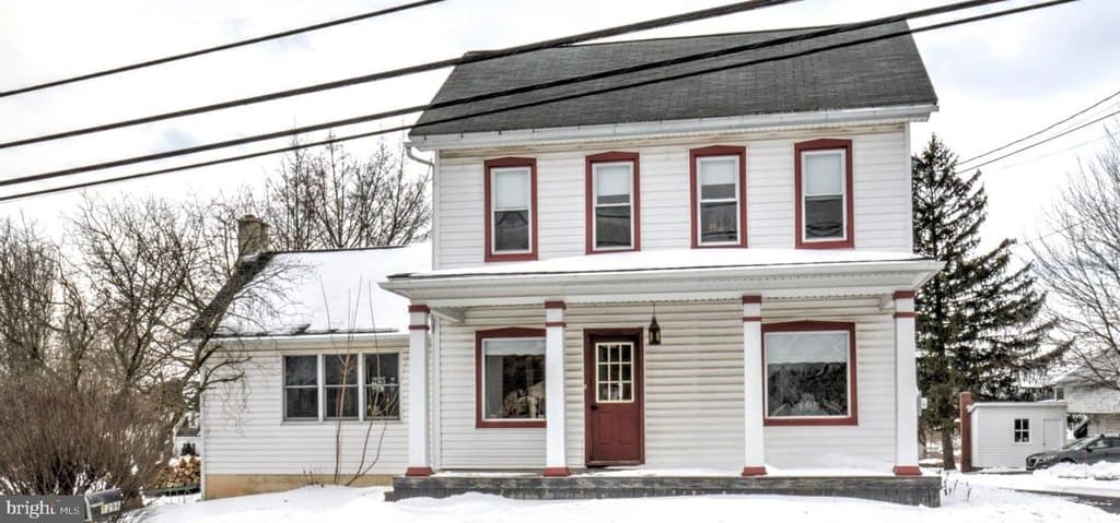 3 bedroom house for sale at 1295 Reading Rd Bowmansville - $294,000