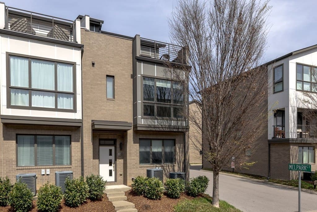3 bedroom townhouse for sale at 716 Melpark Dr Berry Hill - $659,000