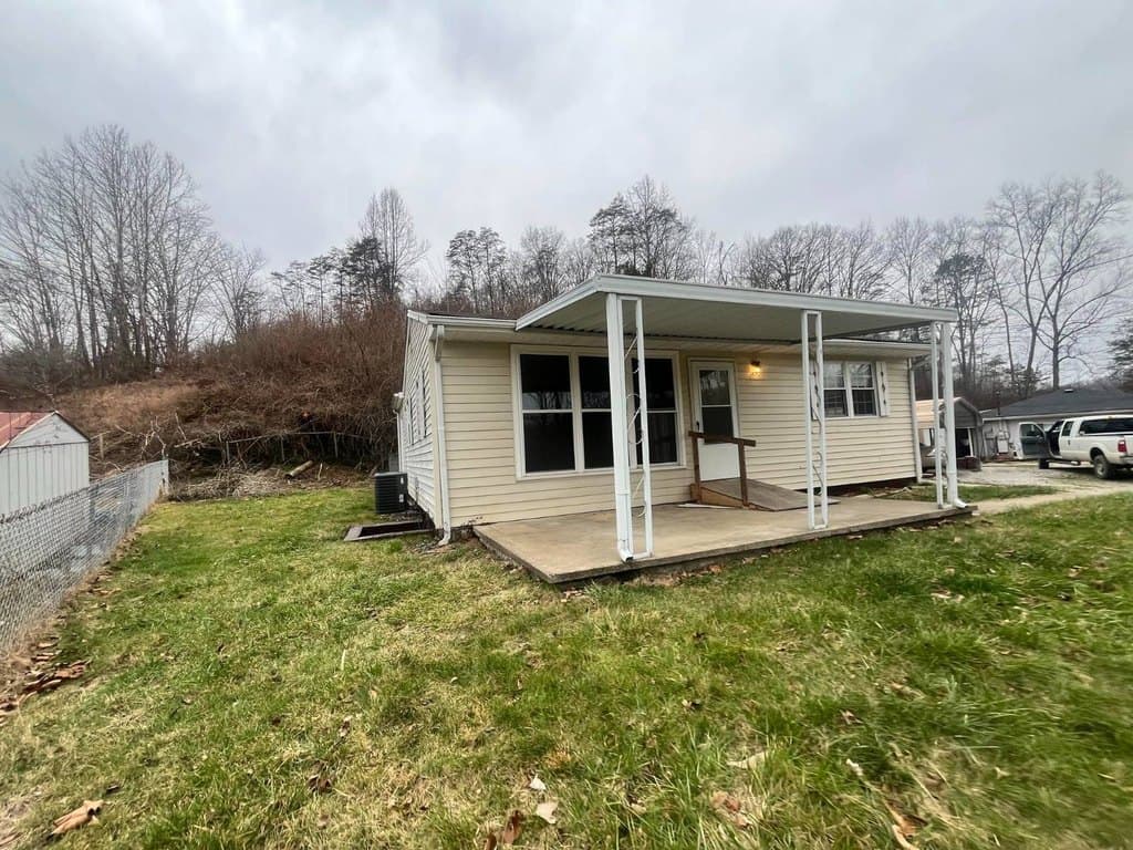 4 bedroom house for sale at 23 Fairview Dr Alum Creek - $69,999