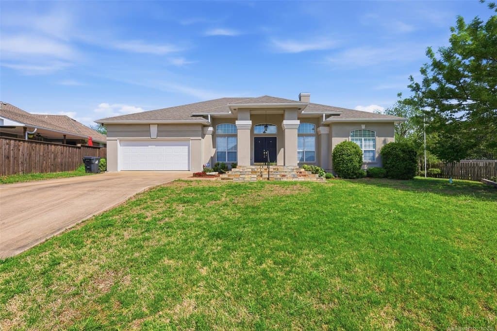 3 bedroom house for sale at 302 Larsh Ln Ada - $326,500