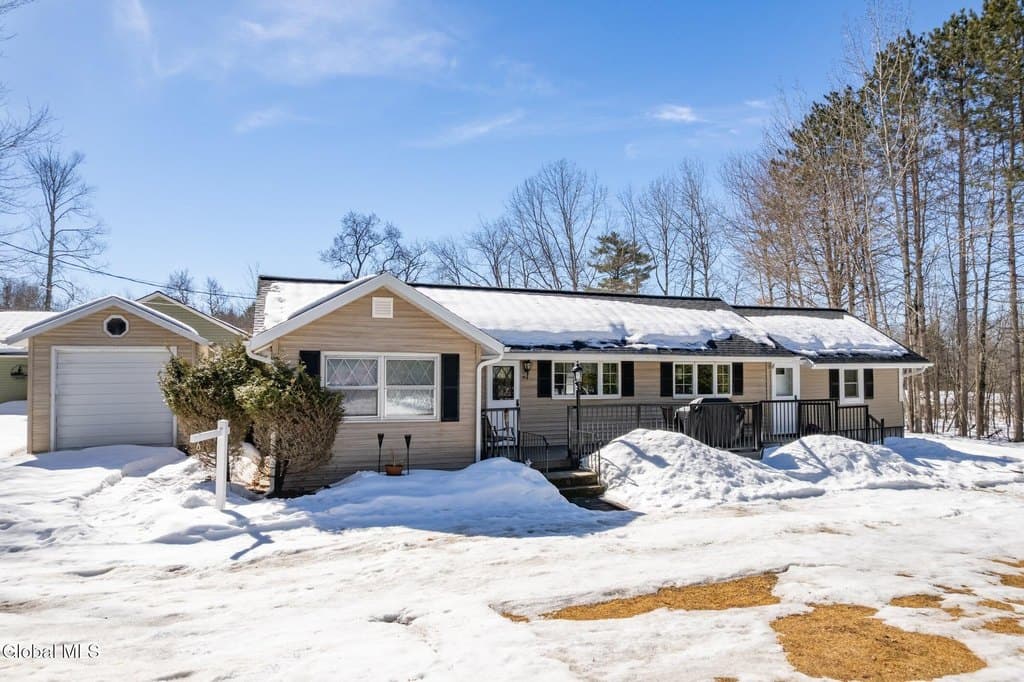 3 bedroom house for sale at 109 Ridgewood Ave Broadalbin - $345,000