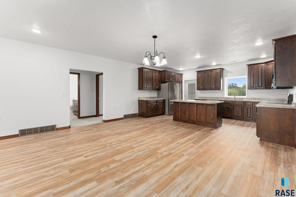 3 bedroom townhouse for sale at 963 Thomas Dr Centerville - $384,999