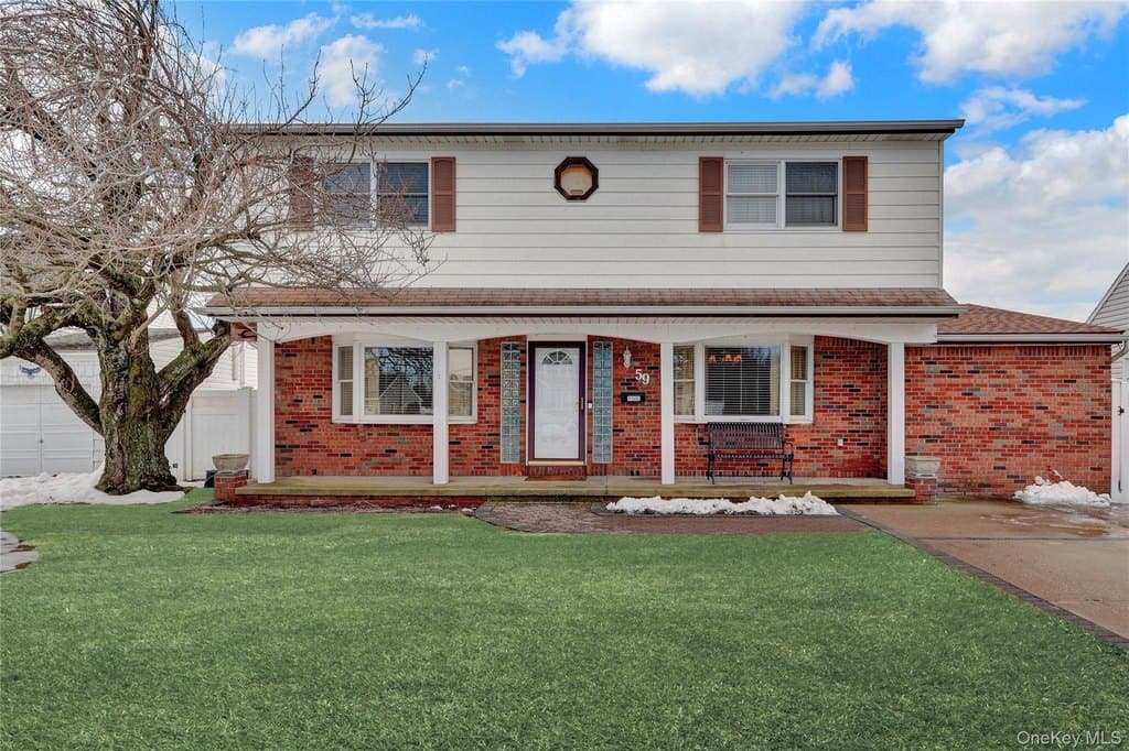 4 bedroom house for sale at 59 Lincoln Blvd Bethpage - $849,999