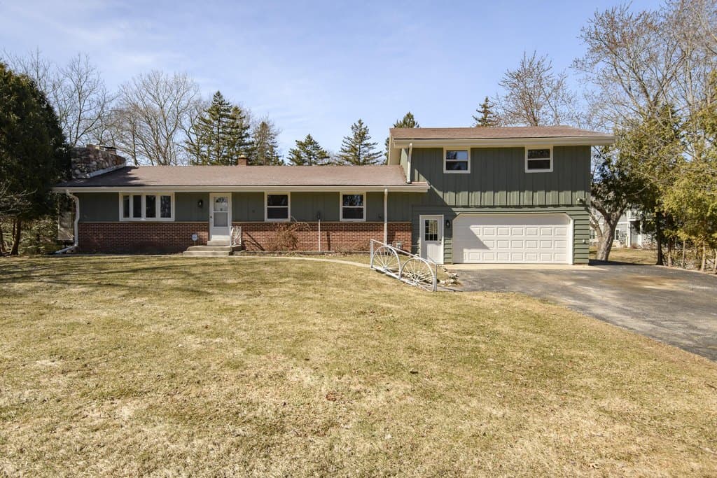 3 bedroom house for sale at 745 N Green Bay Rd Grafton 53024 - $599,900