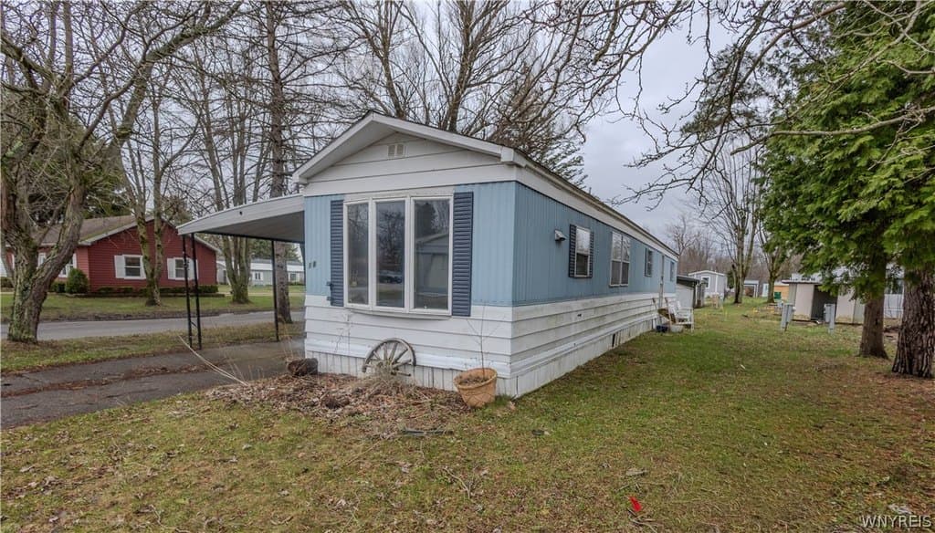 2 bedroom mobile home for sale at 18 Quarry Hill Est Akron - $28,900