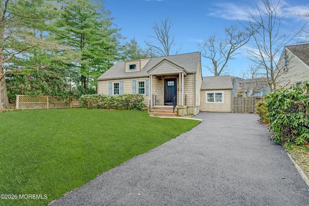 4 bedroom house for sale at 443 Harnell Ave Oakhurst - $1,049,000
